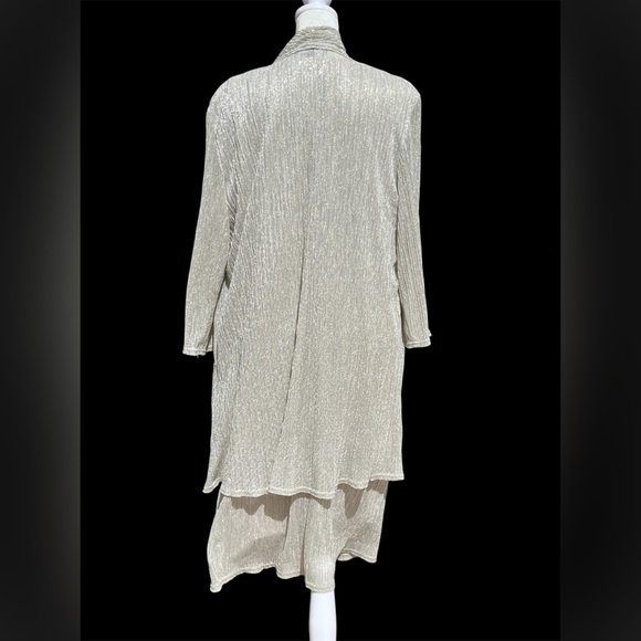 Mother of bride/ evening/ formal 2-piece set: midi dress & cardigan. Silver. 14 - Picture 7 of 13